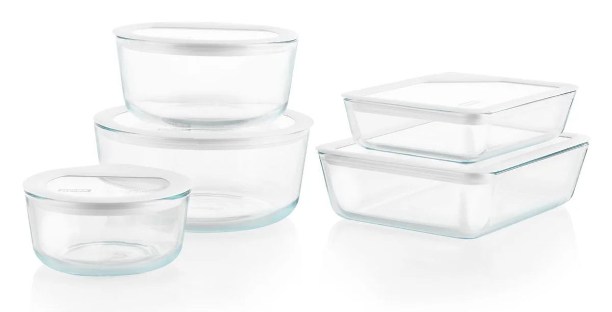 Sett med gjennomsiktige Pyrex oppbevaringsbokser i glass i flere størrelser med lokk