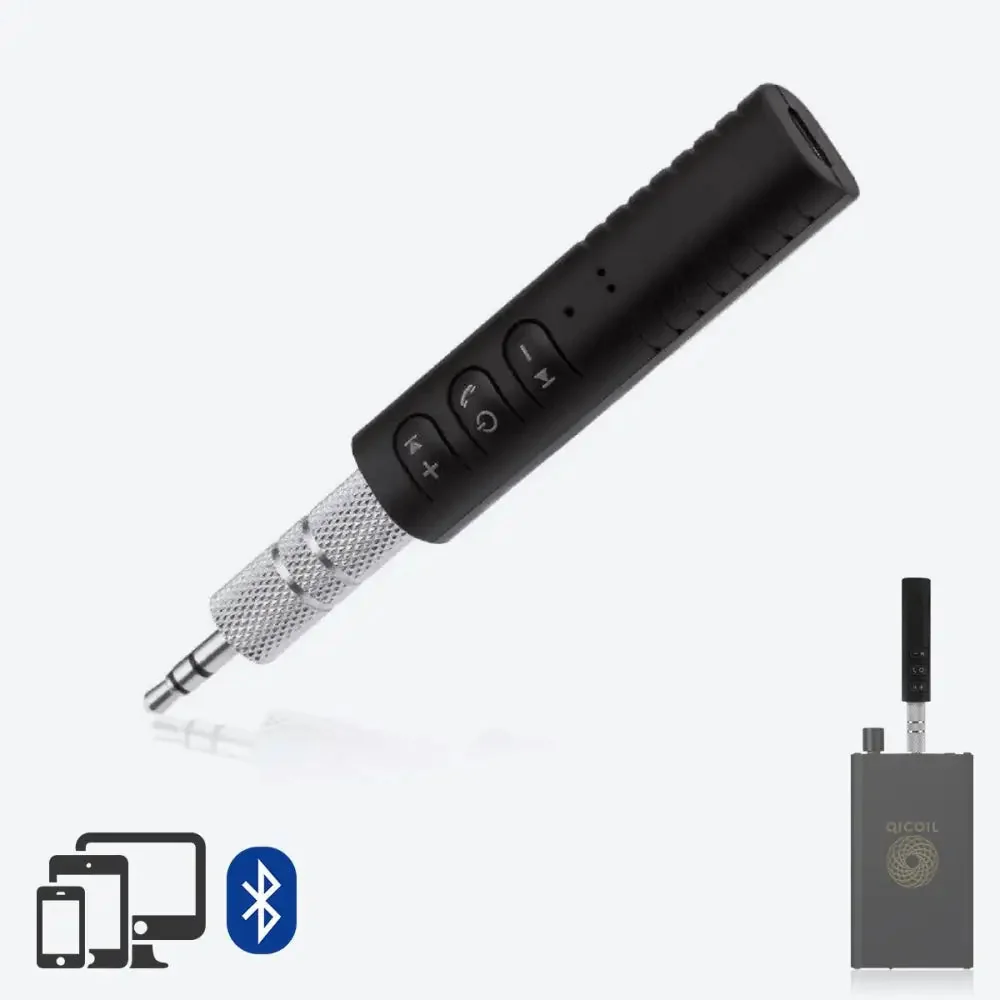 Svart bluetooth-mottaker med 3,5 mm-plugg og en liten svart enhet, på hvit bakgrunn
