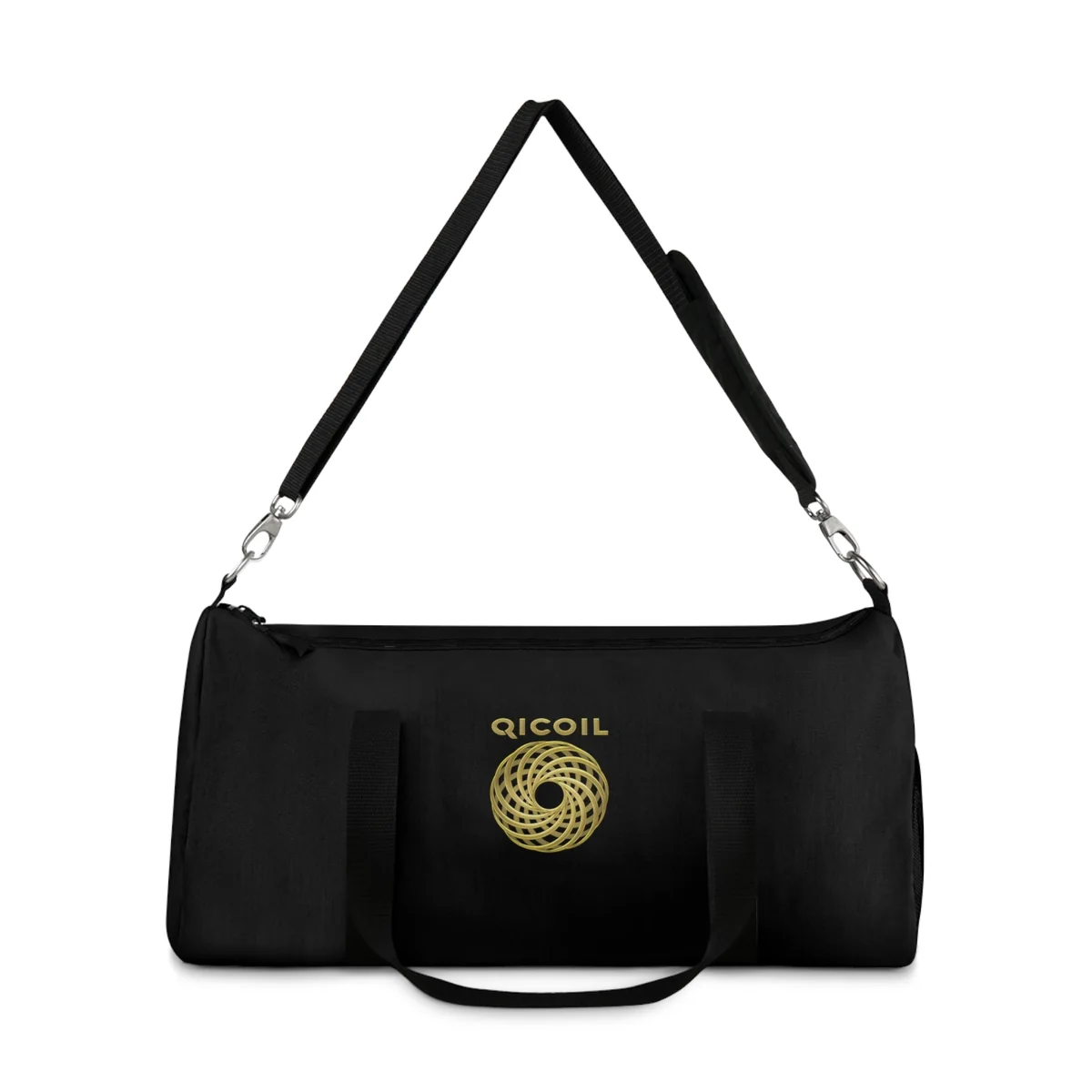 Svart duffelbag med skulderstropp og gullfarget Qi Coil-logo