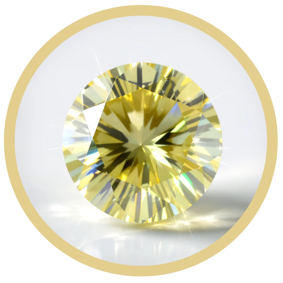 Gul, rundslepet diamant i en gullring på lys bakgrunn