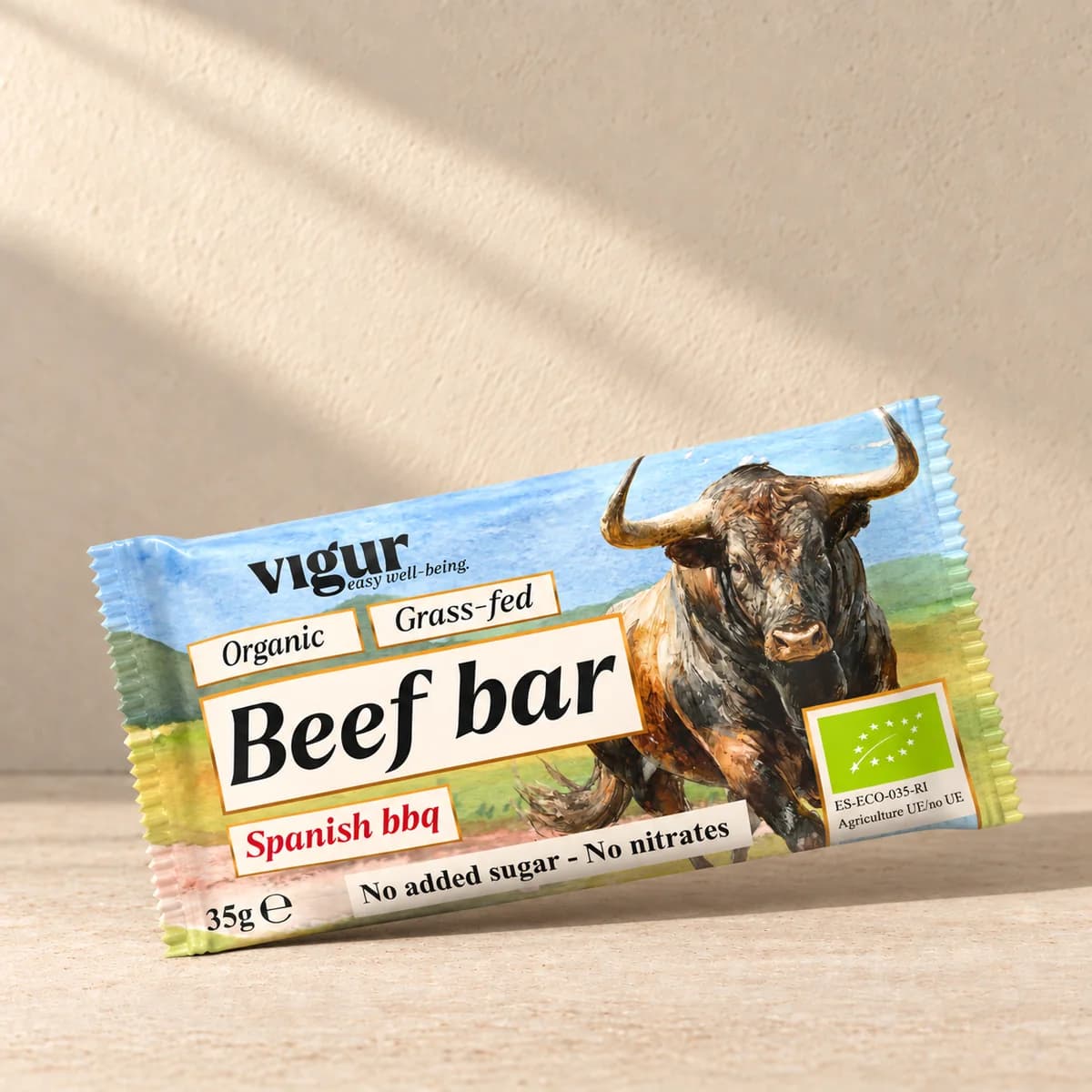 Tegnet barinnpakning med en okse og teksten «Beef bar» på beige bakgrunn
