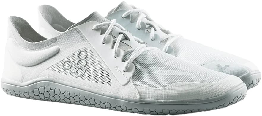 Hvit-grå Vivobarefoot Primus Lite IV barfotsko, sett på skrå forfra